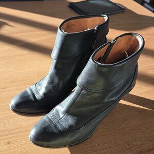 Soffit black leather ankle boots size 8